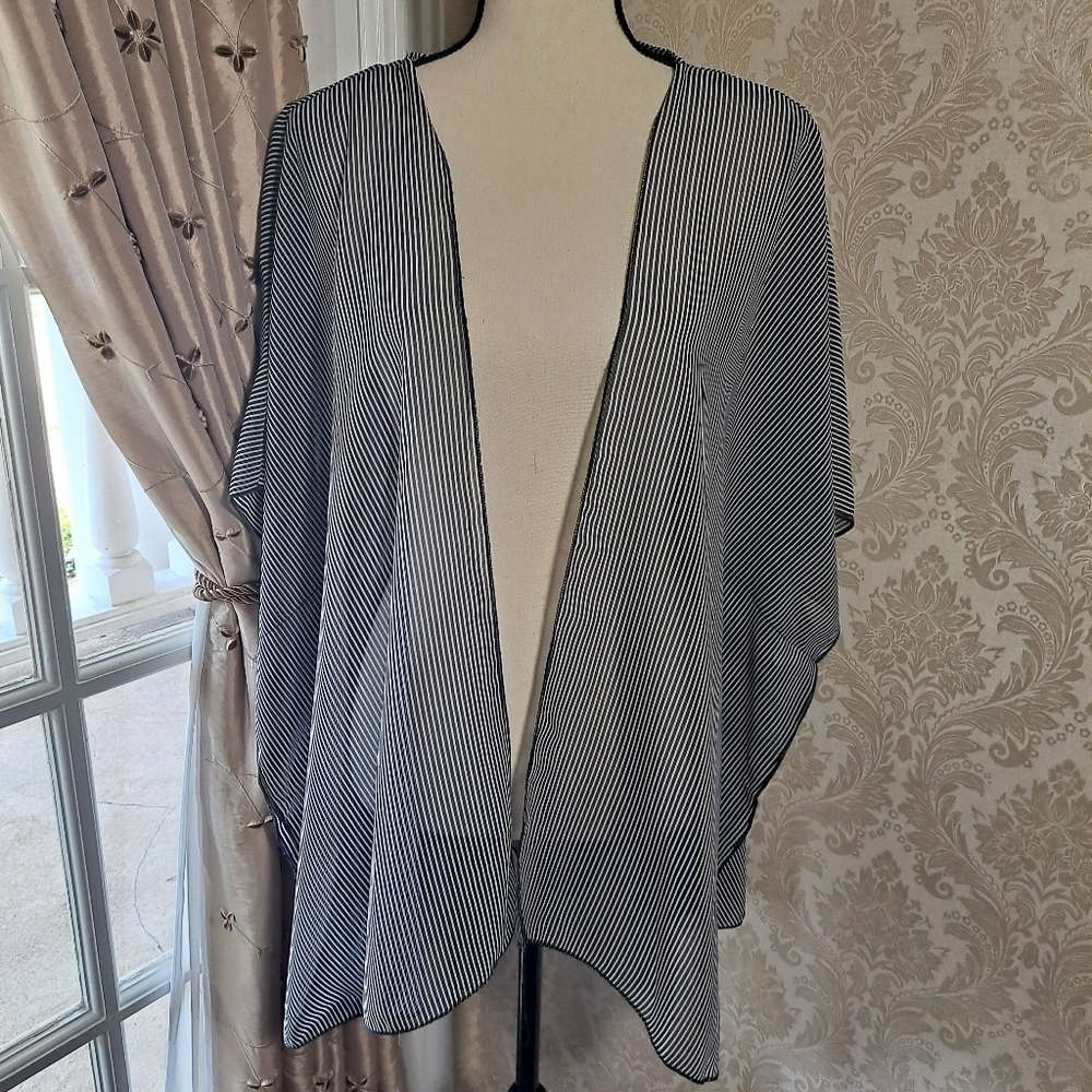 Live 4 Truth Size 1X Blue/white striped short open kimono